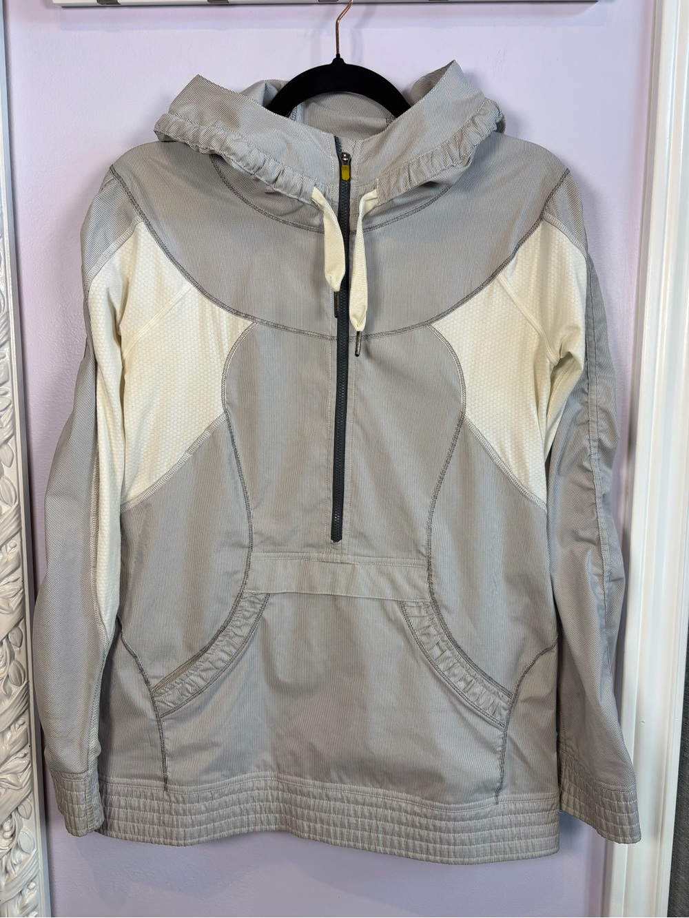 lululemon athletica Anorak Lightweight Rain Gray and Black Hooded Jacket Size 4